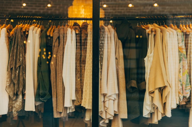 magasin-LA CADIERE D AZUR-min_clothe_fashion_store_shop_window_store_front-21277