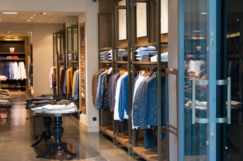 magasin-LA CADIERE D AZUR-min_shop_clothes_clothing_shopping_mall_shopping_kielce_crown_poland-862477